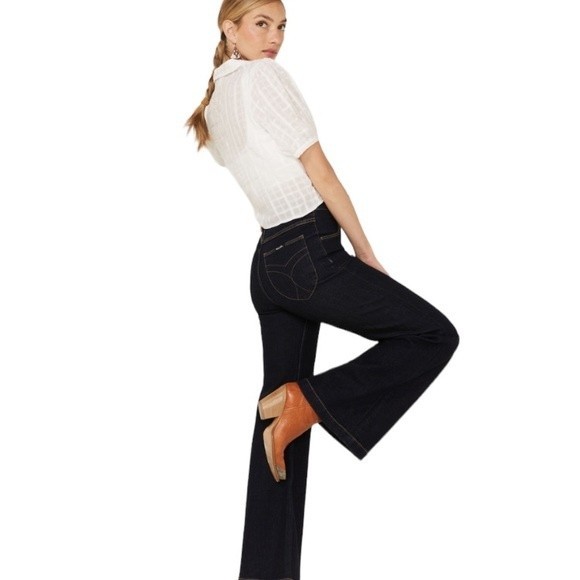 ROLLA’S EASTCOAST HIGH RISE FLARE ORGANIC COTTON JEANS IN LUX BLUE - Picture 2 of 15